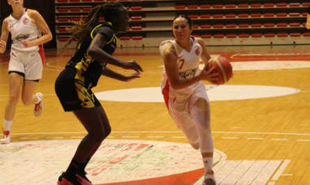 La JL Bourg s'impose pour son premier match de la saison (Photo : basketain.com)