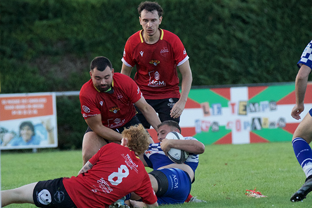 Le Stade Athlétique de Bourg en Bresse à la relance contre le RCC Montrevel-en-Bresse
