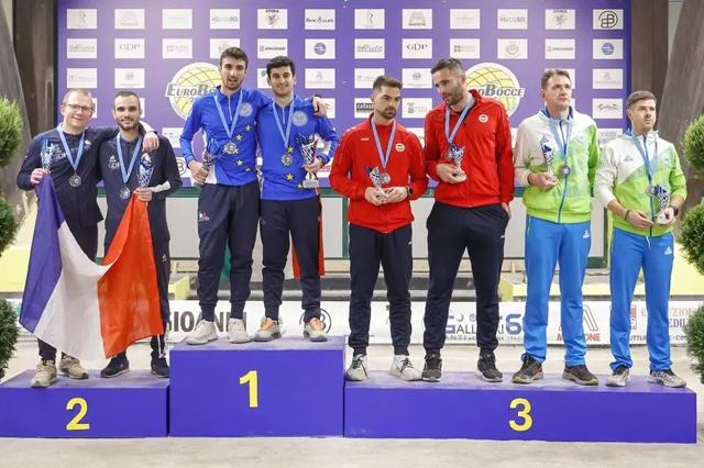 Alexandre Chirat et Frédéric Marsens sont médaillés d'argent (Photo : Fédération Française du Sport-Boules)