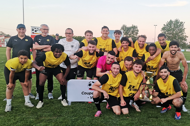 Le CS Belley, vainqueur de la coupe Emile Faivre (Photo : District de l'Ain de football)